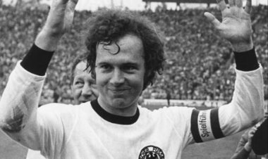 وفاة أسطورة كرة القدم الألمانية فرانتس بكنباور