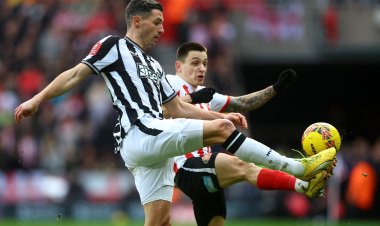 نيوكاسل يمدد عقد «فابيان شار» حتى 2025