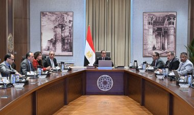 رئيس الوزراء يستعرض مع وزير الطيران إجراءات مشروع استغلال المنطقة الاستثمارية بمطار شرم الشيخ