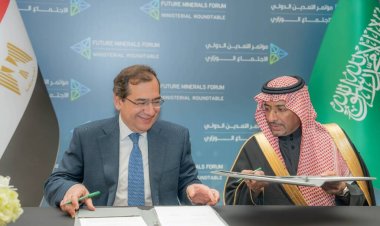 الملا يوقع مذكرة تفاهم مع وزير الصناعة السعودي للتعاون في مجال الثروة المعدنية