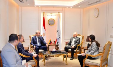 وزير النقل يبحث مع  سفير ليتوانيا بالقاهرة تعزيز التعاون في المجالات المختلفة