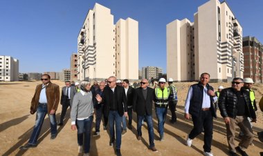 وزير الإسكان يتفقد موقف تنفيذ وحدات «سكن لكل المصريين»  بالسويس الجديدة