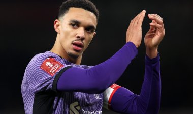 ألكسندر آرنولد ينضم إلى مستشفى ليفربول