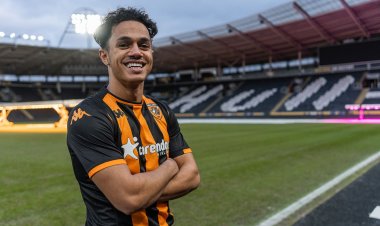 ليفربول يعلن إعارة فابيو كارفاليو إلى هال سيتي