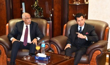 وزير الرياضة يبحث مع رئيس اتحاد الكرة ضوابط الحضور الجماهيري