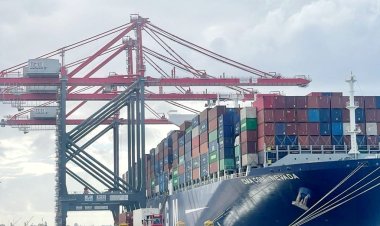 محطة تحيا مصر بميناء الإسكندرية تستقبل سفينة الحاويات العملاقة NEVADA CMA