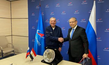 بحث التعاون مع روسيا في مجال استكشاف الفضاء الخارجي