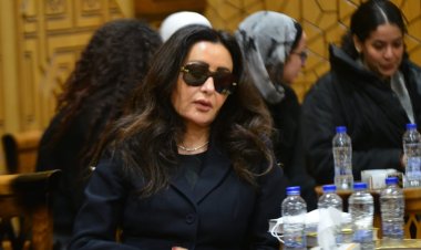 بالصور.. عزاء والدة لطيفة بحضور نجوم الفن والمجتمع
