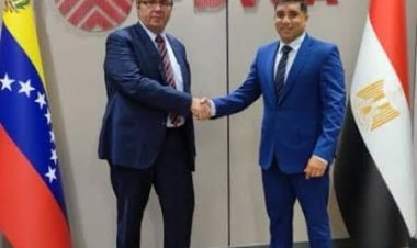 سفير مصر لدى فنزويلا يلتقي بوزير البترول الفنزويلي