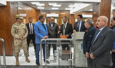 وزير التنمية المحلية ومحافظ الشرقية يتفقدان مركز سيطرة الشبكة الوطنية للطوارئ والسلامة بالديوان العام