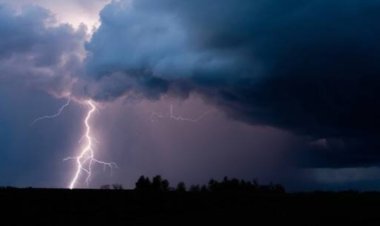 سحب رعدية ممطرة.. «الأرصاد» تحذر من طقس الساعات المقبلة