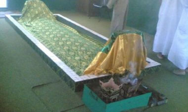 «قبر النبي».. صورة تثير الجدل على مواقع التواصل الاجتماعي