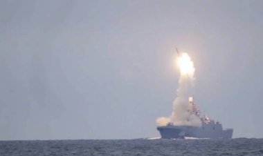 عاجل.. إسقاط صاروخ كروز أطلق من اليمن تجاه سفينة أمريكية بمحيط ساحل الحديدة