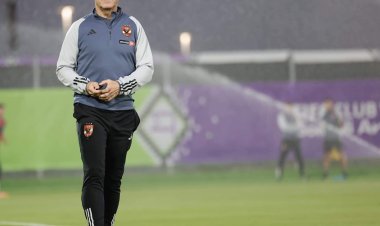 كولر يجتمع بالجهاز الفني لبحث ترتيبات معسكر الإمارات