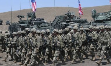 عاجل.. الجيش الأمريكي ينسحب من إحدى قواعده بسوريا