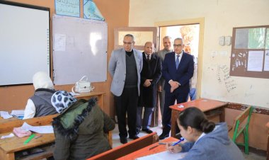 محافظ سوهاج يتفقد لجان إمتحانات الشهادة الإعدادية