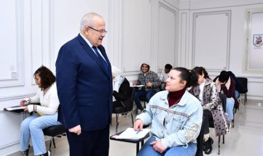 الخشت يتفقد لجان الامتحانات ببرامج جامعة القاهرة الدولية والتى تجرى لأول مرة