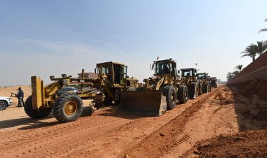 وزير الإسكان يتفقد أعمال الطرق والمرافق بمدينة الشروق