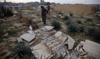 جيش الاحتلال الإسرائيلي يثير الجدل بنبش القبور في غزة