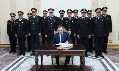 وزير الداخلية يهنئ الرئيس بالذكرى 72 لعيد الشرطة