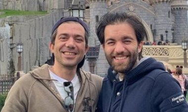 بعد وفاة شقيقه.. شريف رمزي يعلن عودته للساحة الفنية بمسلسل «العالم W»