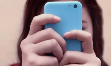 سقوط رئيس شركة تكنولوجيا أمام أعين الحضور في حفل اليوبيل الفضي