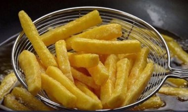 رجل يبيع البطاطس مجاناً بسبب حالة صحية.. ماهي؟