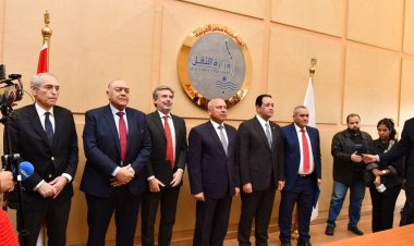 وزير النقل يوقع اتفاقية بين مصر وإيطاليا لتنظم حركة دخول وخروج الشاحنات