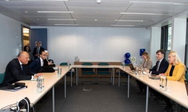 وزير الخارجية يلتقي المفوضة الأوروبية للطاقة