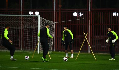 حسام المندوه يدعم معسكر الزمالك.. ومعتمد جمال يطالب اللاعبين بالفوز على أم صلال