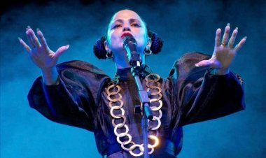 آمال مثلوثي تحتفل بألبومها الجديد في الأهرامات