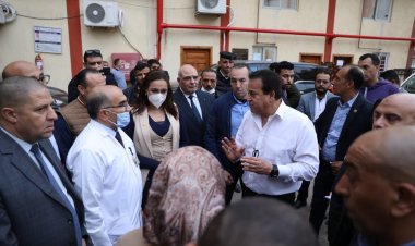 زيارة وزير الصحة لمركز علاج الأورام.. استعراض التجهيزات واستماع لتجارب المرضى