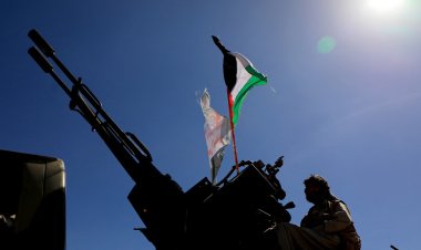 القيادة الوسطى الأمريكية: الحوثيون أطلقوا 3 صواريخ باليستية على سفينة «ديترويت»