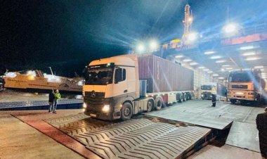 كامل الوزير يتابع نقل البضائع والشاحنات عبر الخط الرابط بين مصر والأردن والعراق