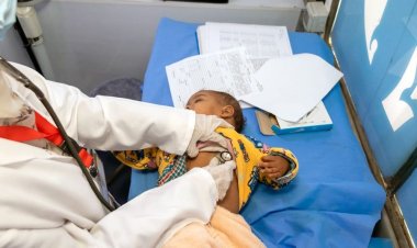 ضمن مبادرة «حياة كريمة».. فحص 1121 حالة في قافلة طبية بنجع حمادي