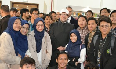 وزير الأوقاف في زيارة لجناح المجلس الأعلى للشئون الإسلامية بمعرض القاهرة الدولي للكتاب