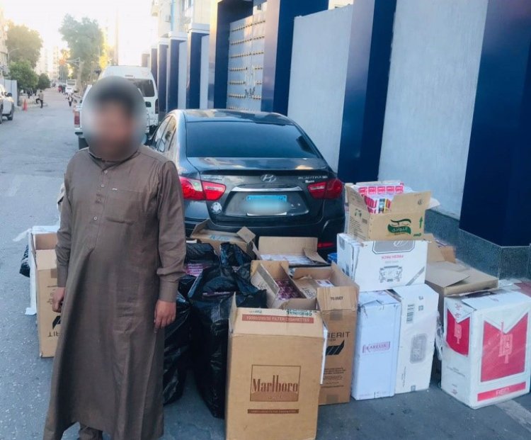ضبط 12500 عبوة سجائر مهربة جمركياً بحوزة سائق بمطروح