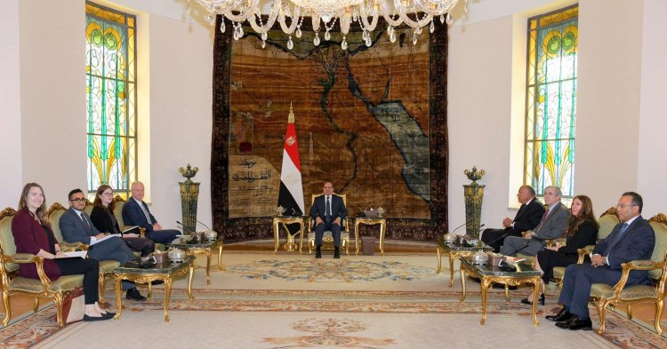 الرئيس السيسي يستقبل وفداً أمريكياً للتشاور في الأوضاع الإقليمية الراهنة