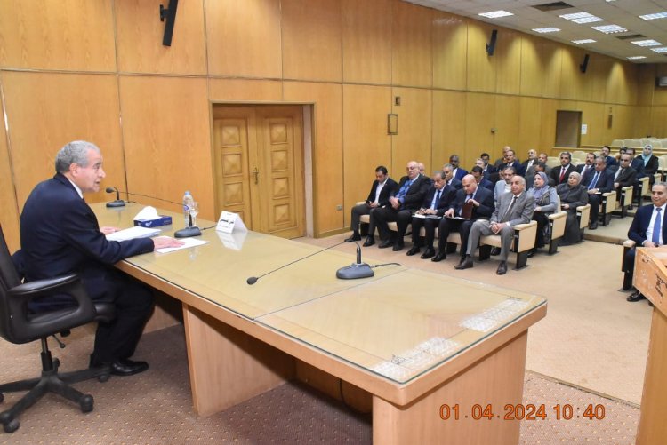 وزير التموين يوجه بإعداد سجل خاص بكل سلعة استراتيجية لمتابعة ضوابط تداولها
