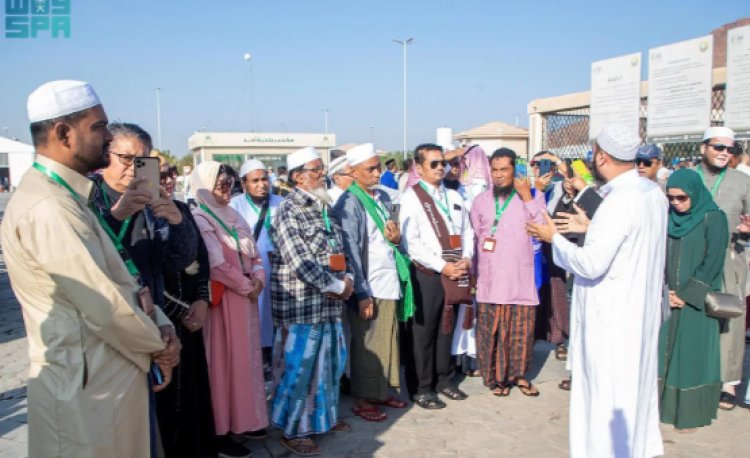 «ضيوف خادم الحرمين» يزورون مسجد قباء ومقبرة الشهداء وجبل الرماة