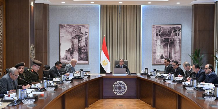 رئيس الوزراء يترأس اجتماع لجنة تقنين أوضاع الكنائس