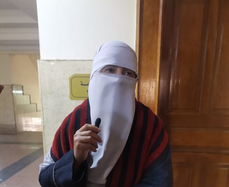 «أنا جاية أقول كلمة حق».. وصول طليقة «عنتيل مدينة نصر» إلى جنايات القاهرة