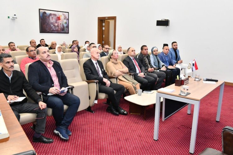 وزيرة البيئة تتابع جهود توفيق أوضاع المنشآت بكافة قطاعاتها المختلفة
