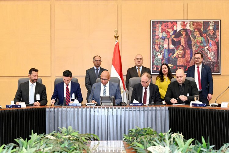 وزير الإسكان يشهد توقيع عدد من البروتوكولات بين الشركات الوطنية والعالمية بمجال الصرف الصحي