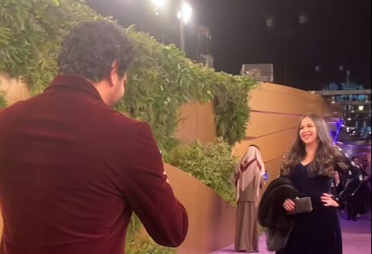 شاهد.. حسن الرداد مصور خاص لزوجته إيمي سمير غانم في «joy awards»