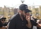 تامر حسني يعلن عدم إقامة عزاء لوالده حسني شريف.. واستقبال المعزين بالمقابر فقط