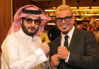 أثناء توجههما للعرض الخاص لفيلم 7dogs.. المستشار تركي آل الشيخ للهضبة عمرو دياب : بعد 30 سنة هتبقى جبل