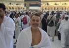 إيهاب فهمي يحتفل بعيد ميلاده في مكة المكرمة