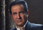 خروج المطرب محمد ثروت من غرفة العمليات بعد إجرائه جراحة استئصال المرارة