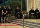 تامر حسني ورامي صبري وتامر عاشور يشاركون في عزاء الموزع طارق توكل